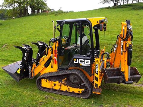 jcb tracked backhoe